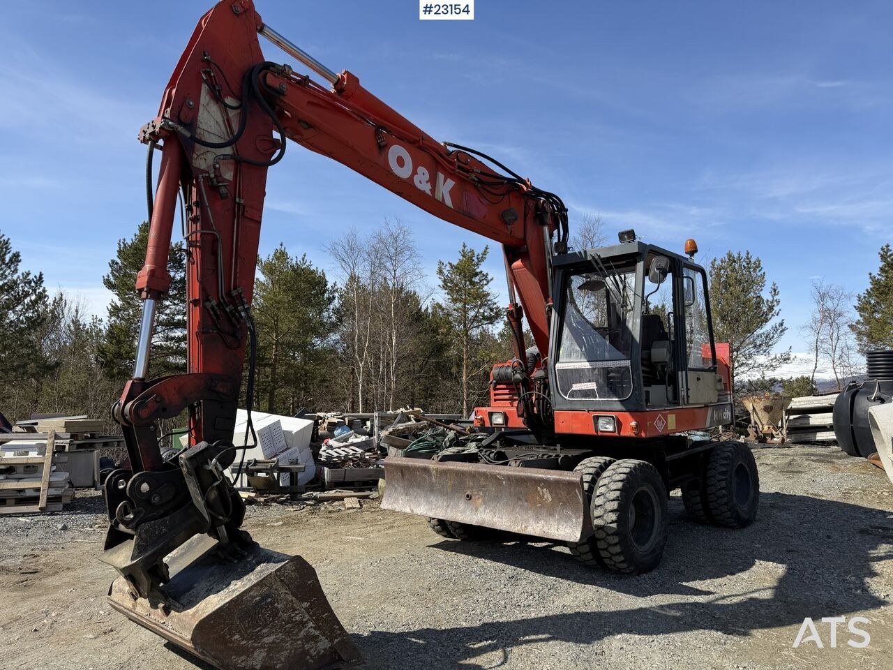 1997 O&K MH CITY wheeled excavator, front three-quarter view 1997 O&K MH CITY wheeled excavator, front three-quarter view
