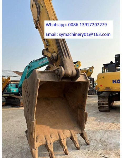 2019 Komatsu PC450-8 crawler excavator bucket close-up