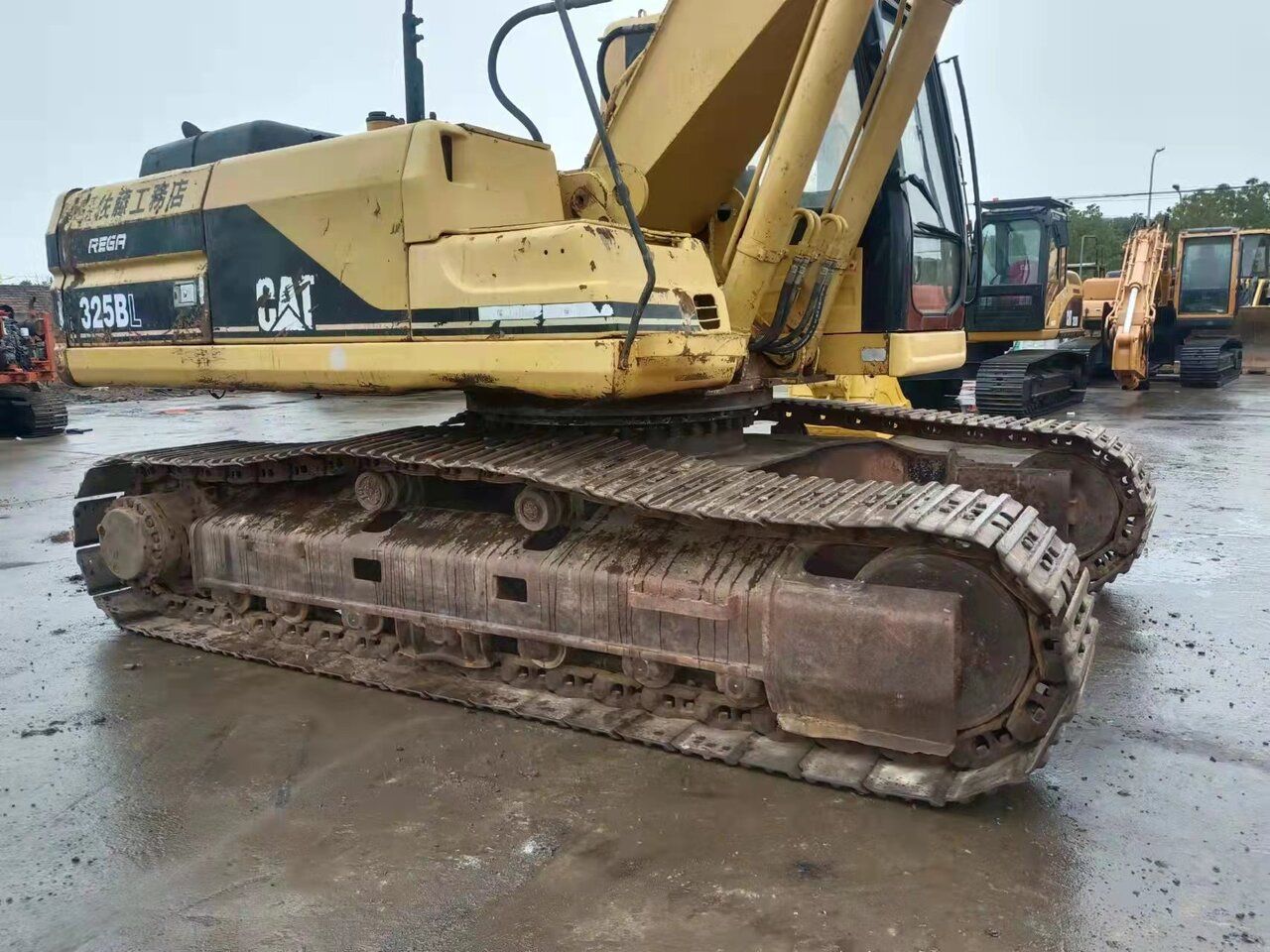2007 Caterpillar 325BL crawler excavator, side view