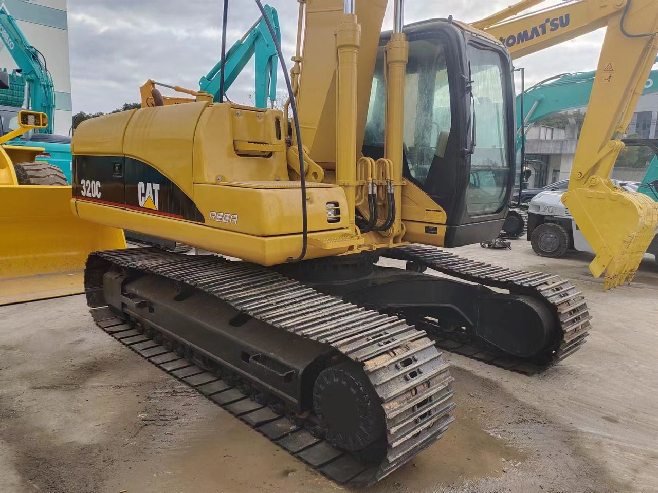 2018 Caterpillar 320C crawler excavator, side view