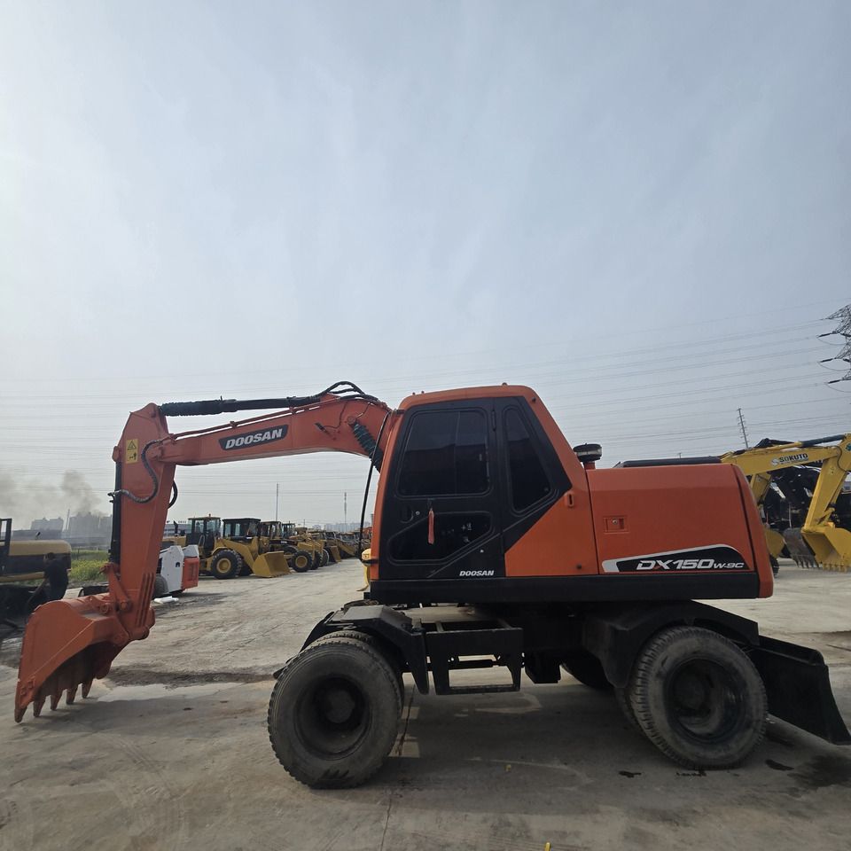 2020 Doosan DX150W-9C wheel excavator, side view