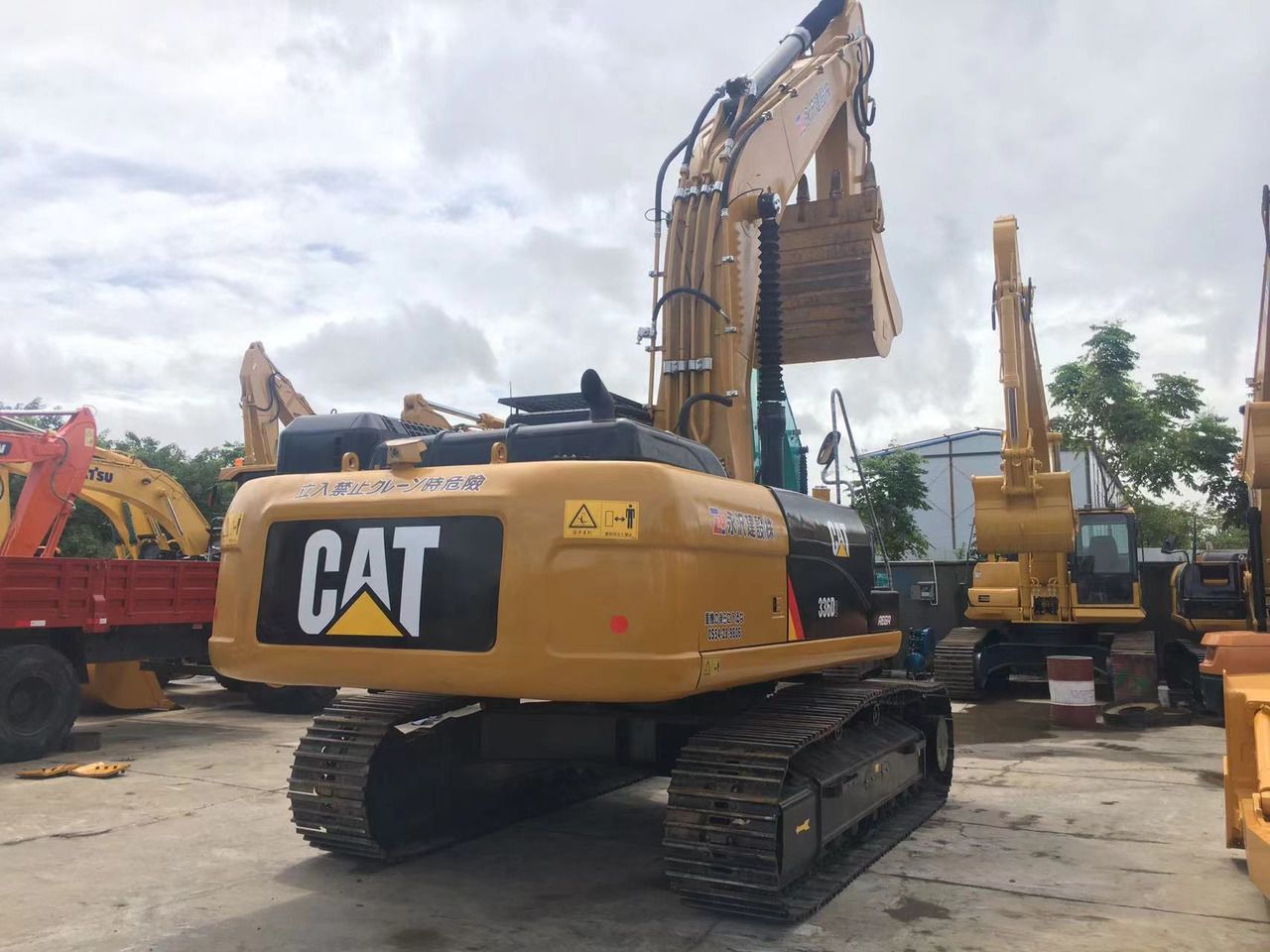 2020 Caterpillar 336D2 crawler excavator rear view