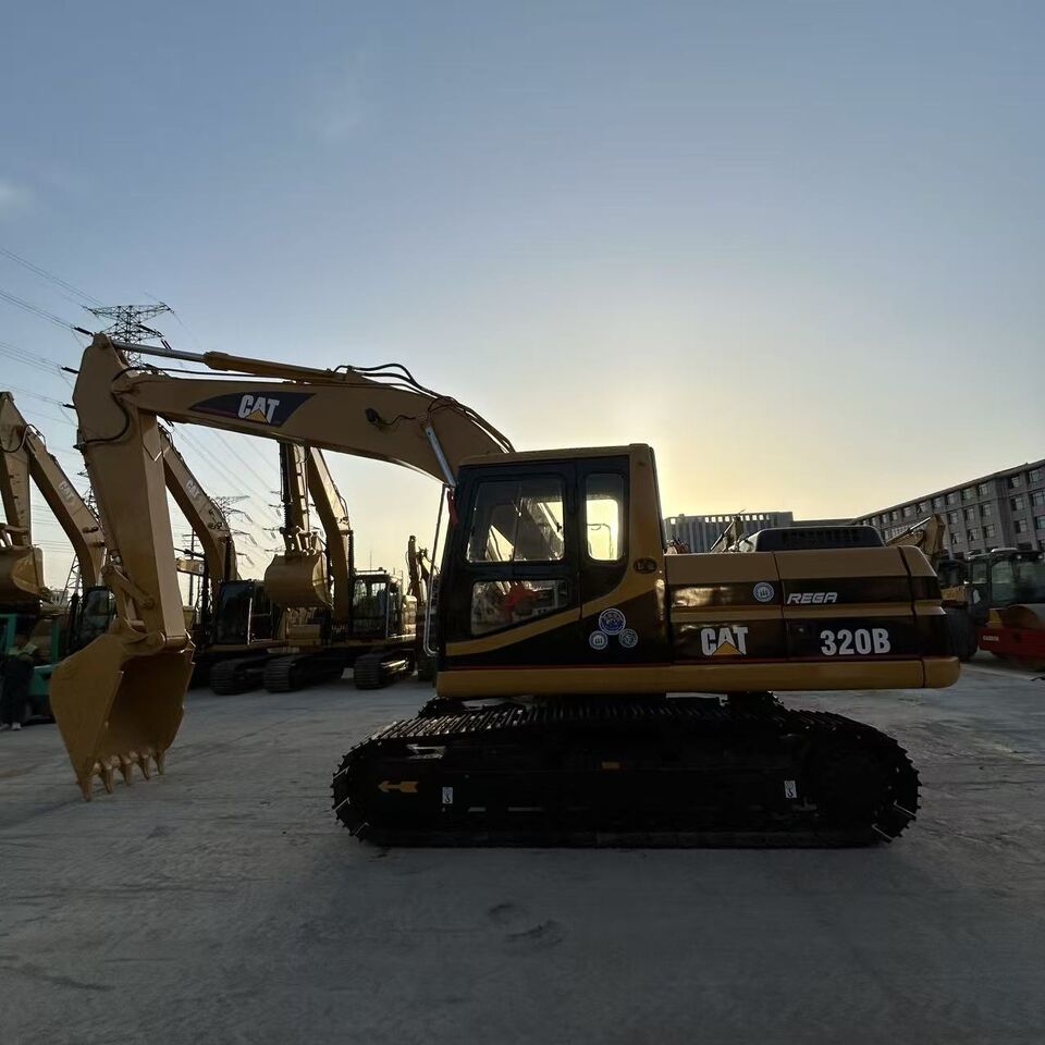 2020 Caterpillar 320B crawler excavator, side view