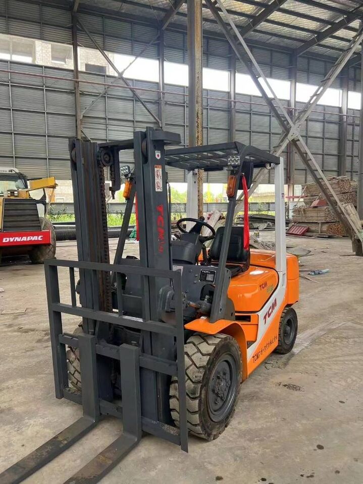 2024 TCM FD 30 forklift, front three-quarter view