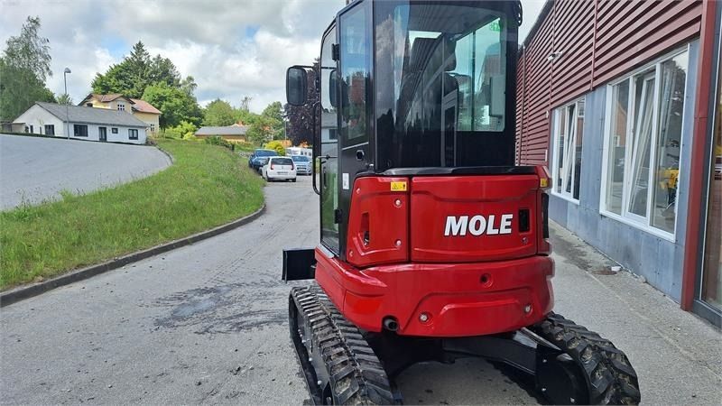 Mole M35ZT mini excavator, rear view
