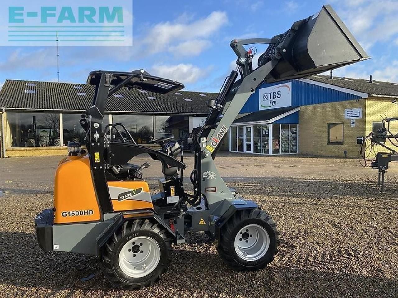 2025 Giant G1500HD mini excavator, side view