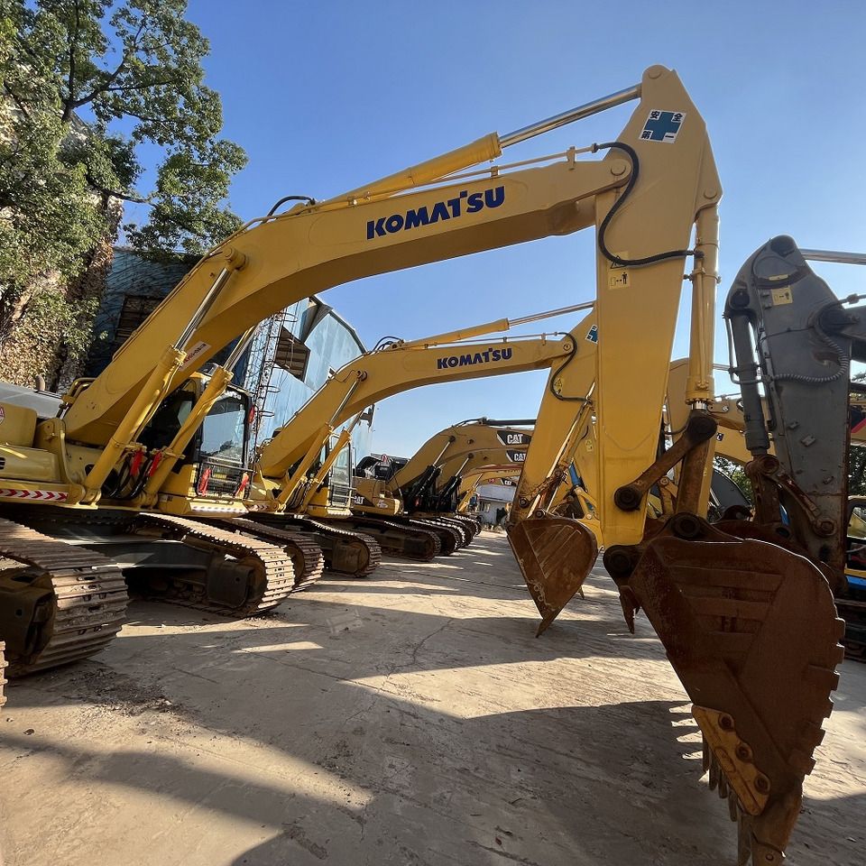 Komatsu PC360-7 crawler excavator, side profile view