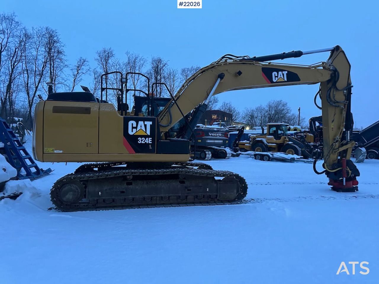 2012 Caterpillar 324E crawler excavator, side view