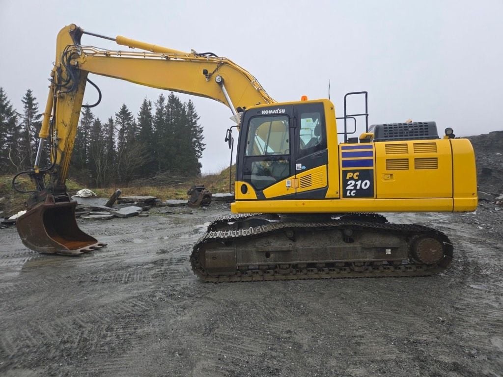 2022 Komatsu PC210LC-11 crawler excavator side view