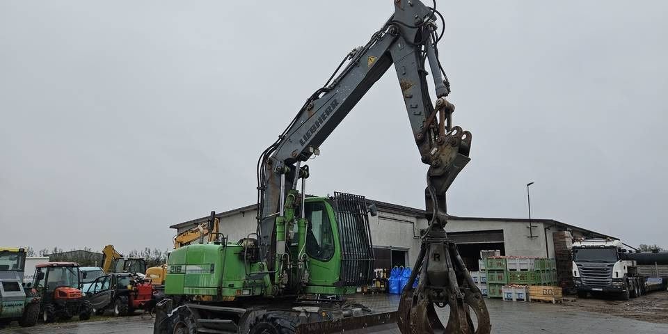 2011 Liebherr A316 LITRONIC wheel excavator side view
