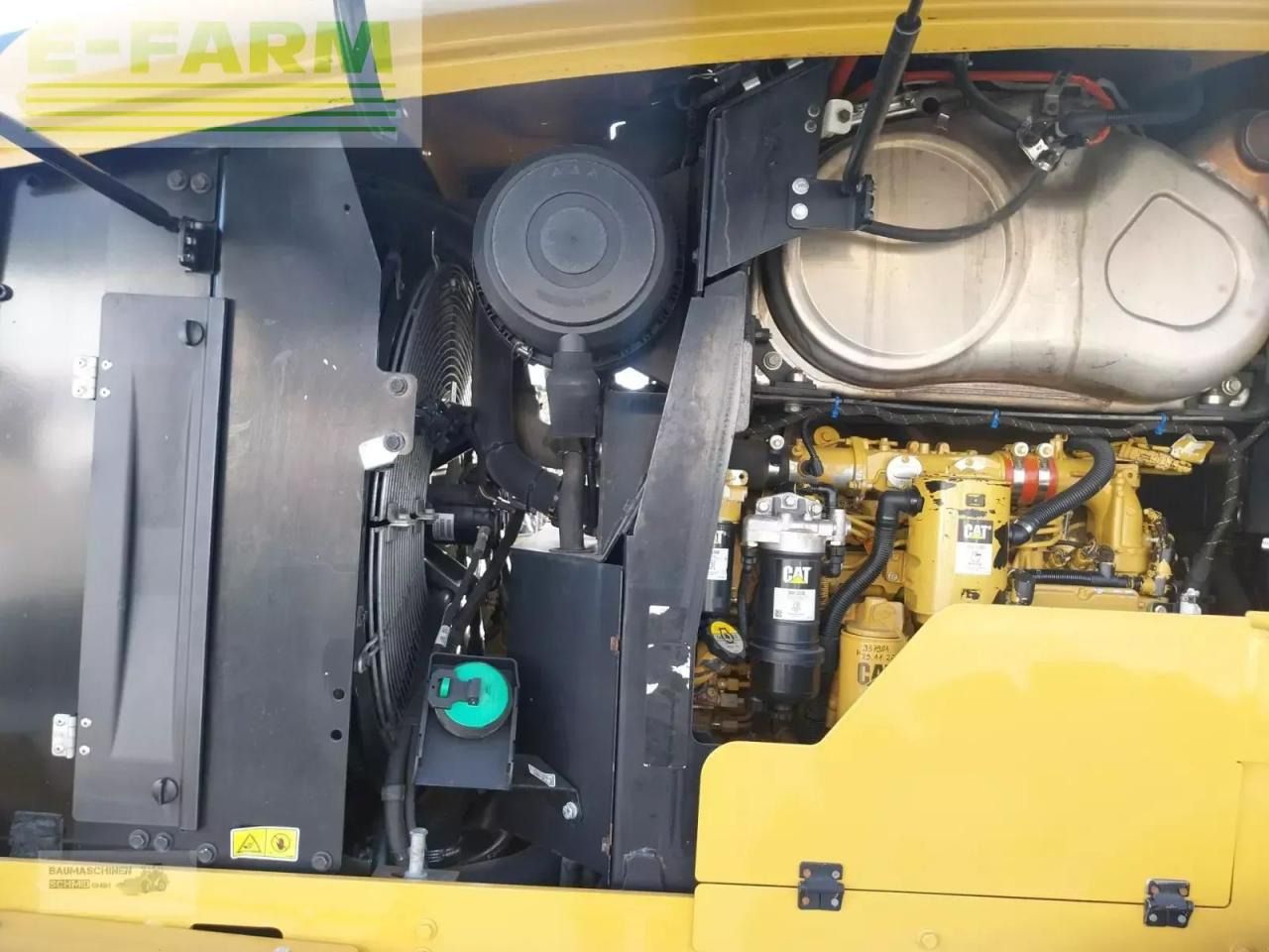 2016 Caterpillar 926M engine compartment view