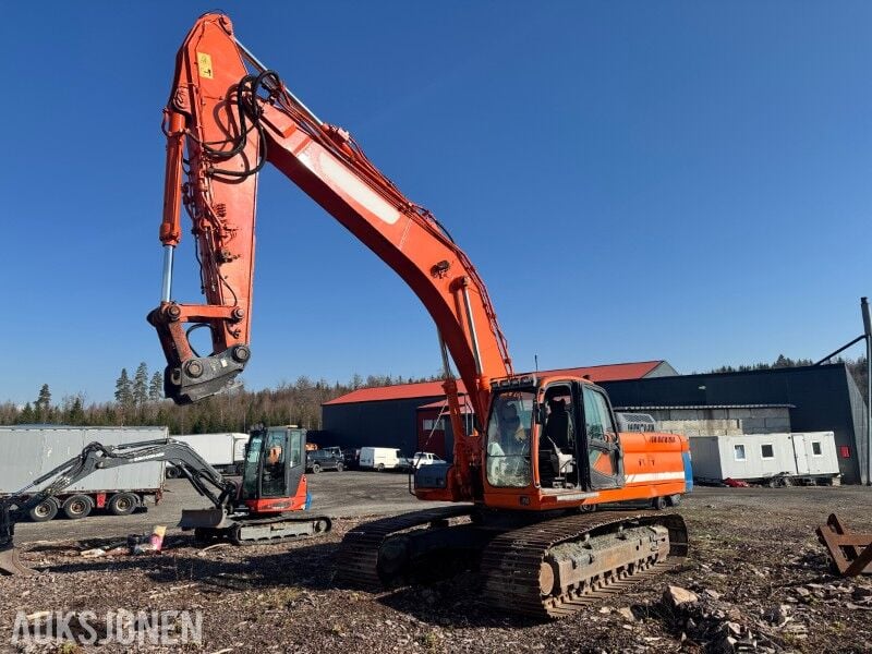 2007 Doosan DX340LC crawler excavator, side view