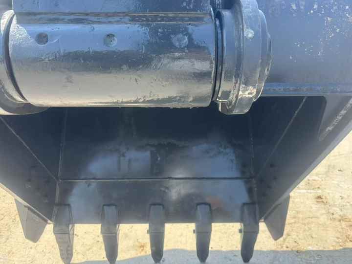 2024 Hyundai HX220L crawler excavator bucket detail