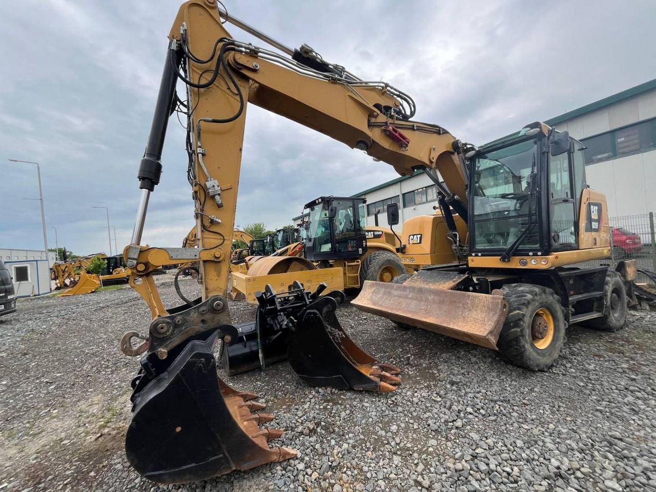 2018 Caterpillar M315F wheel excavator, front three-quarter view 2018 Caterpillar M315F wheel excavator, front three-quarter view