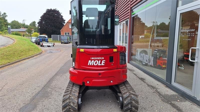 Mole M25 mini excavator, rear view