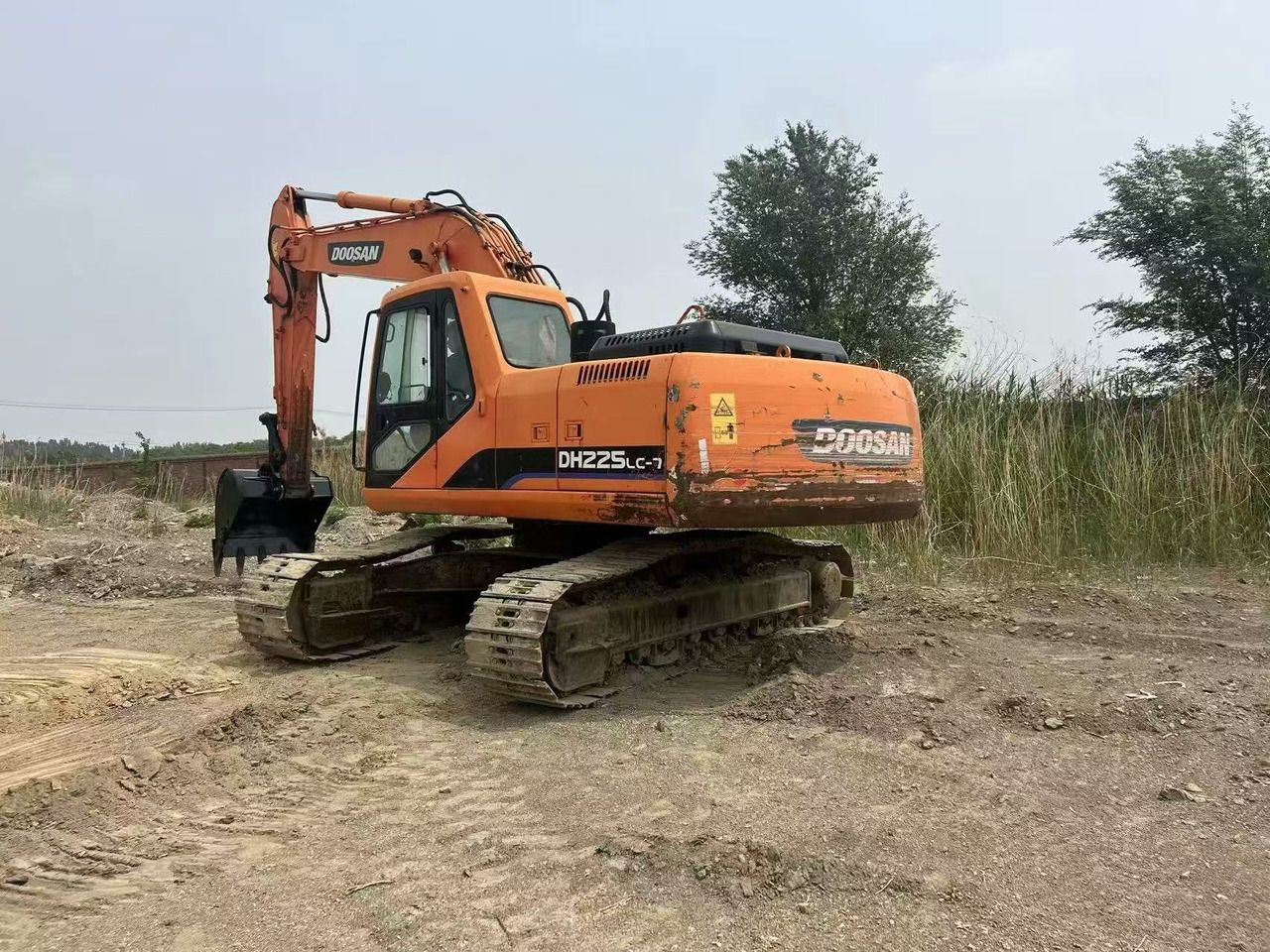 2008 Doosan DH225LC-7 crawler excavator, rear three-quarter view