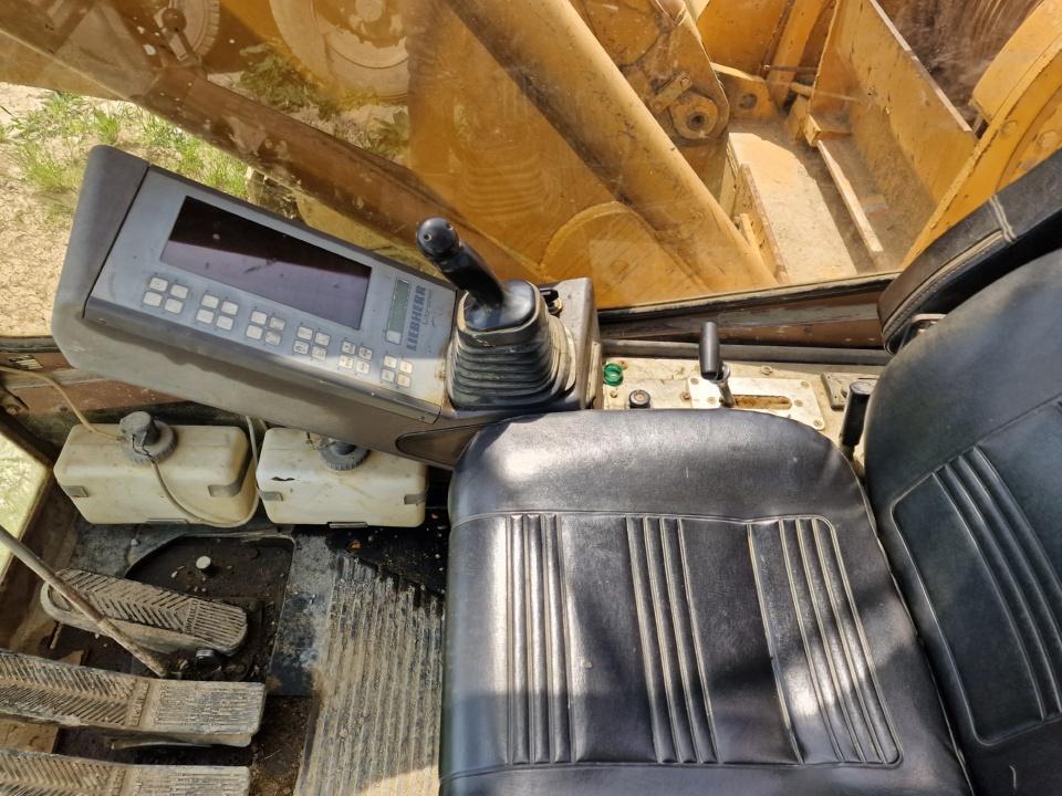 1996 Liebherr 832 SEILBAGGER dragline interior cab view