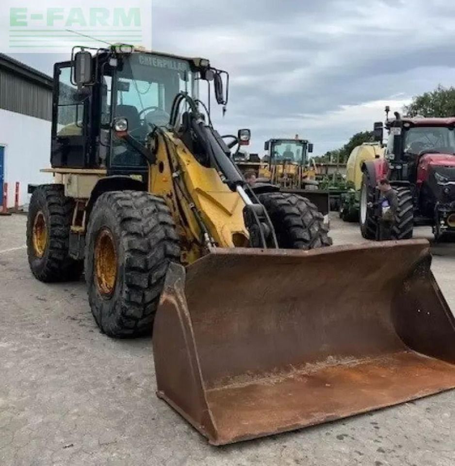 Caterpillar 924G wheel loader, front three-quarter view Caterpillar 924G wheel loader, front three-quarter view