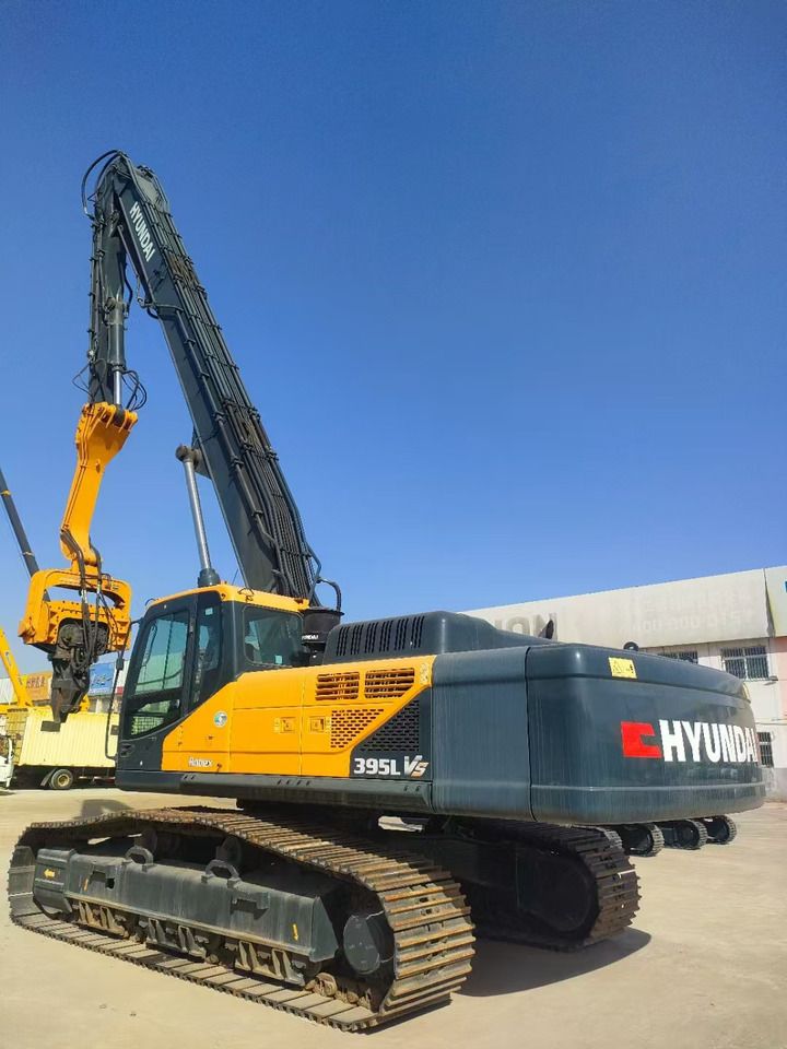 2020 Hyundai 395L VS excavator, rear three-quarter view 2020 Hyundai 395L VS excavator, rear three-quarter view