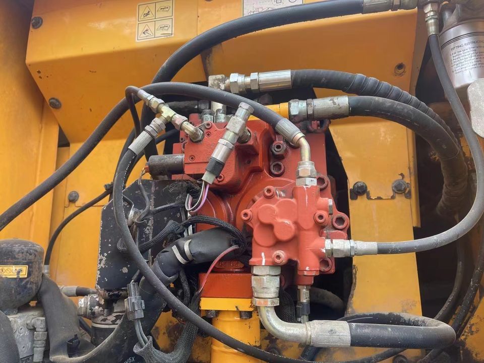 2020 Hyundai R210W-9T wheel excavator hydraulic pump detail