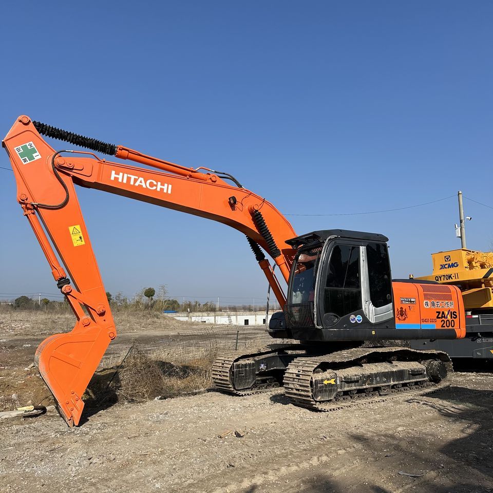 Hitachi ZAXIS 200 crawler excavator, side view
