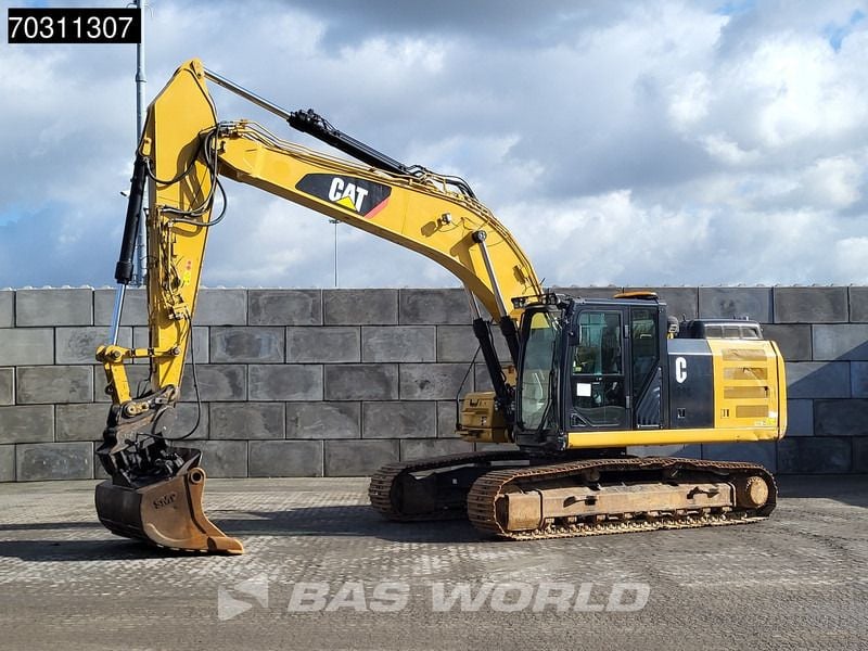 2017 Caterpillar 326FL crawler excavator, side view