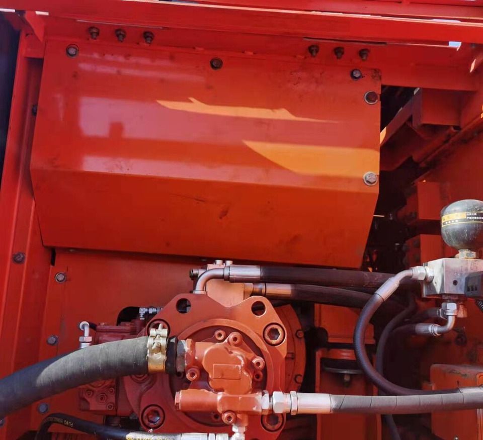 2018 Doosan DH220LC-7 crawler excavator hydraulic pump compartment