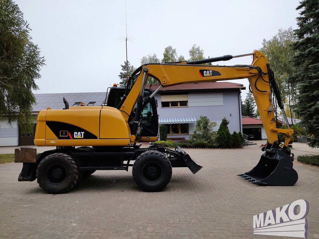 2012 Caterpillar M313D wheel excavator, side profile view