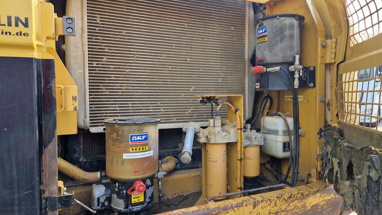 2007 Caterpillar 324D crawler excavator engine compartment detail