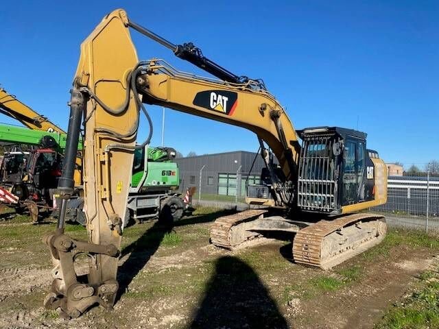 2015 Caterpillar 324ELN crawler excavator, side view