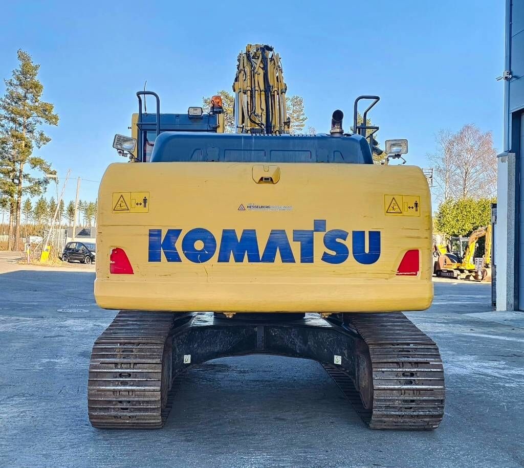 2016 Komatsu PC210LC-10 crawler excavator rear view 2016 Komatsu PC210LC-10 crawler excavator rear view
