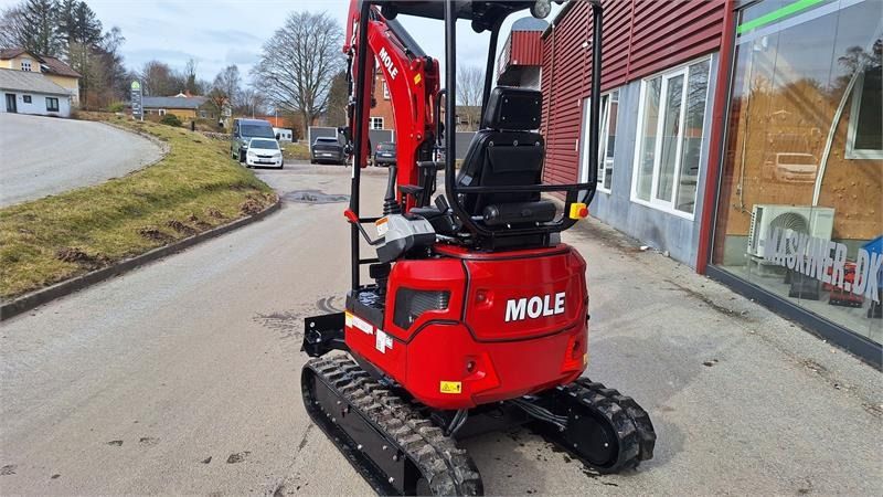 Mole M16ZT mini excavator, rear view