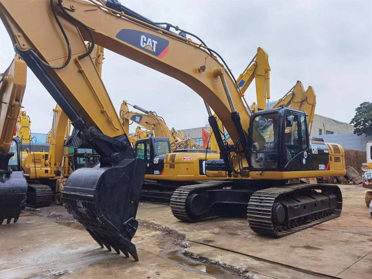 2018 Caterpillar 325BL crawler excavator, front three-quarter view