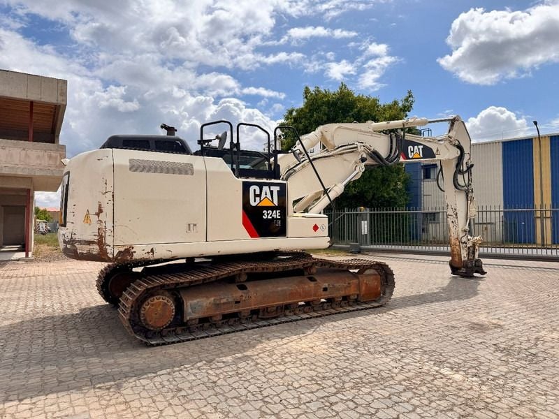 2012 Caterpillar 324E crawler excavator, side view 2012 Caterpillar 324E crawler excavator, side view