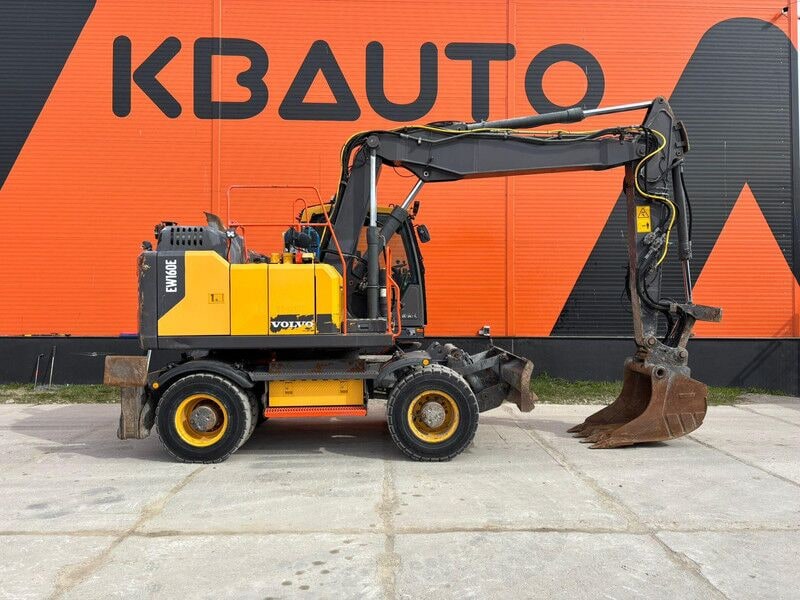 2017 Volvo EW160E wheel excavator, side view