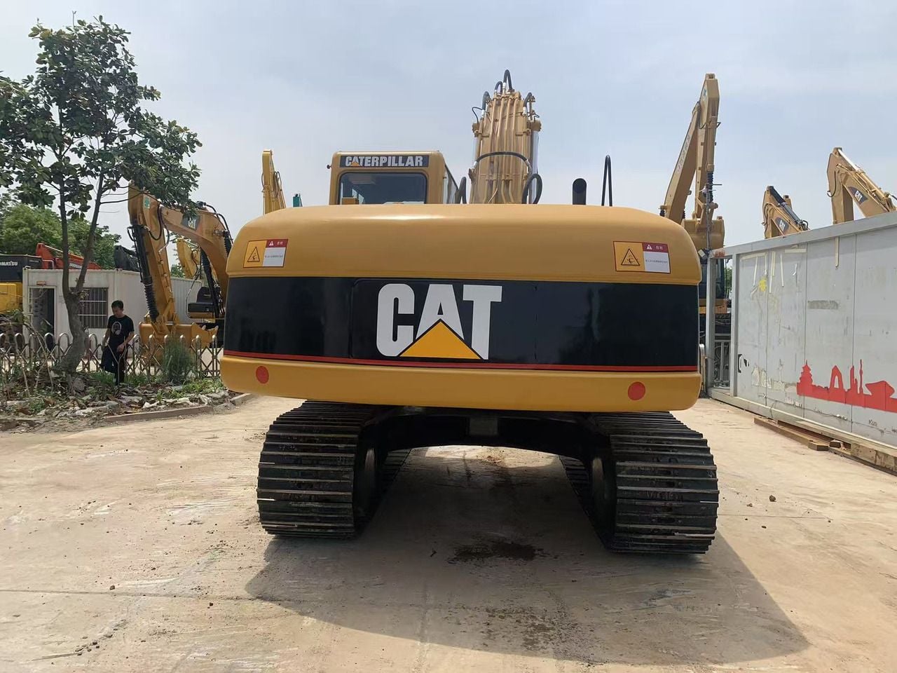 2017 Caterpillar 320C crawler excavator rear view