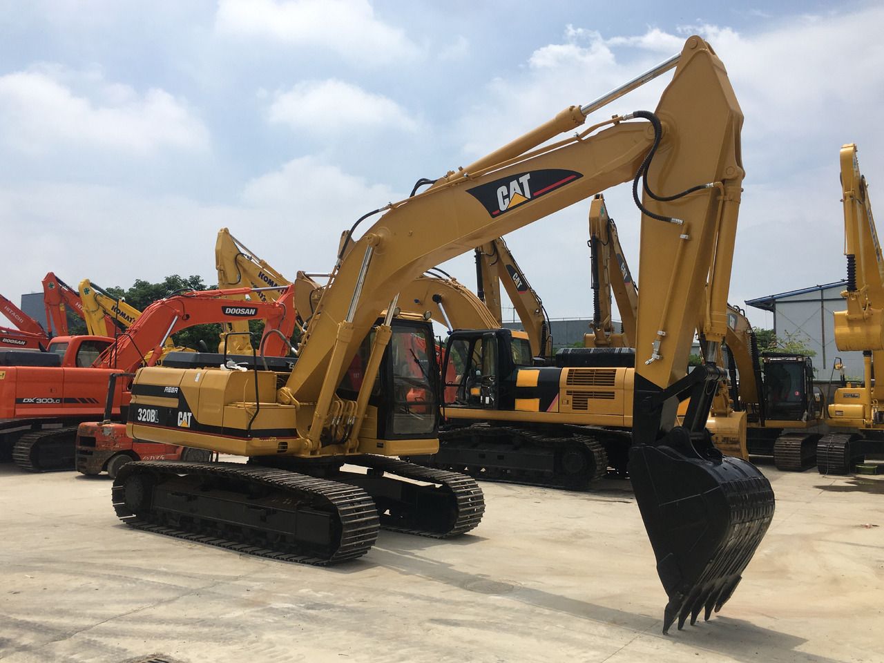 2020 Caterpillar 320BL crawler excavator, side view