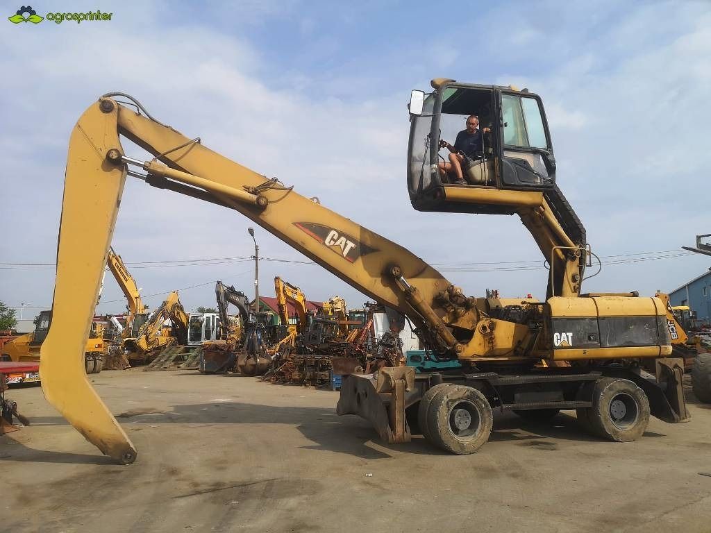2005 Caterpillar M322C MH material handler, side profile view