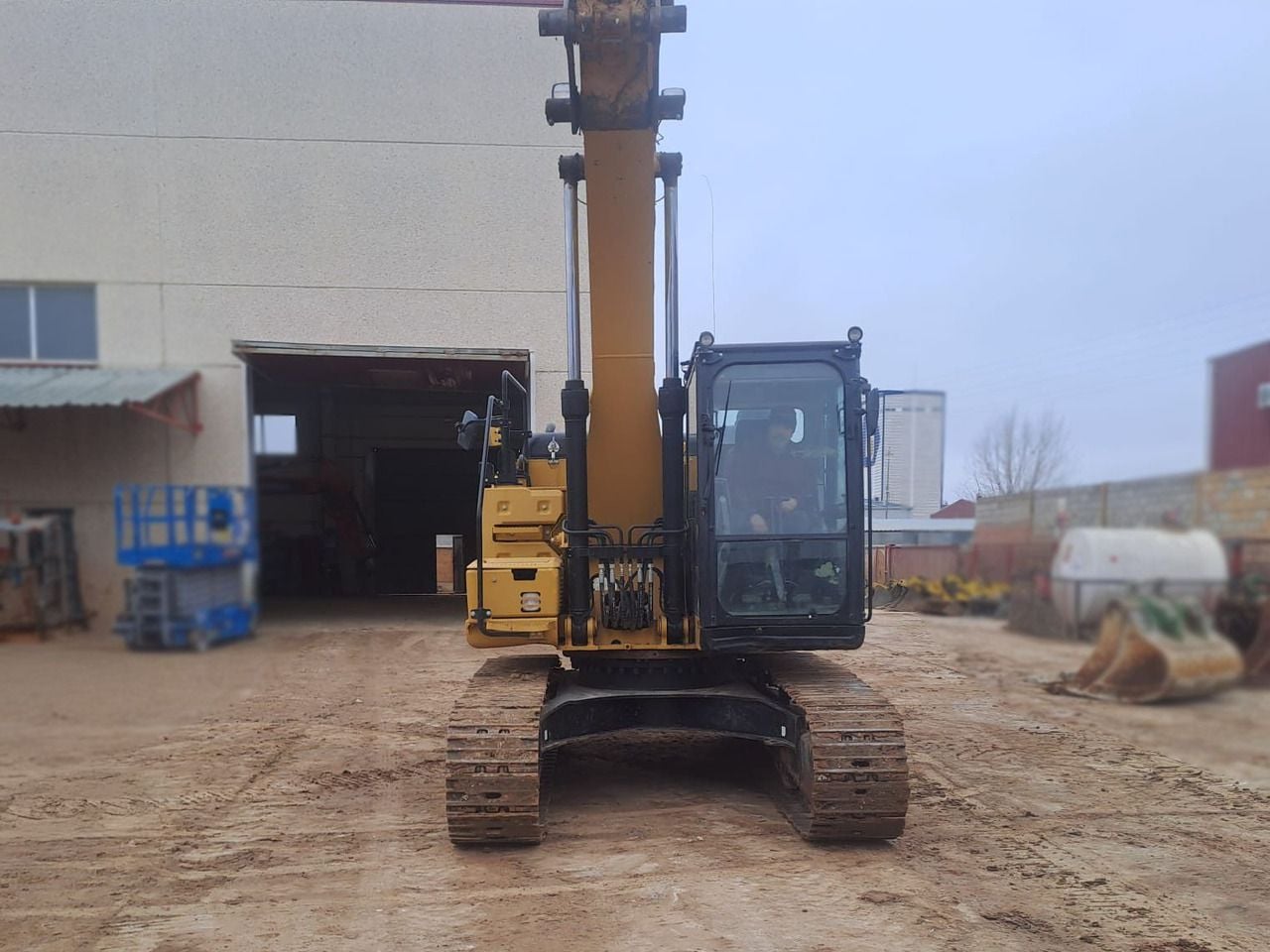 2018 Caterpillar 323FL crawler excavator, front view