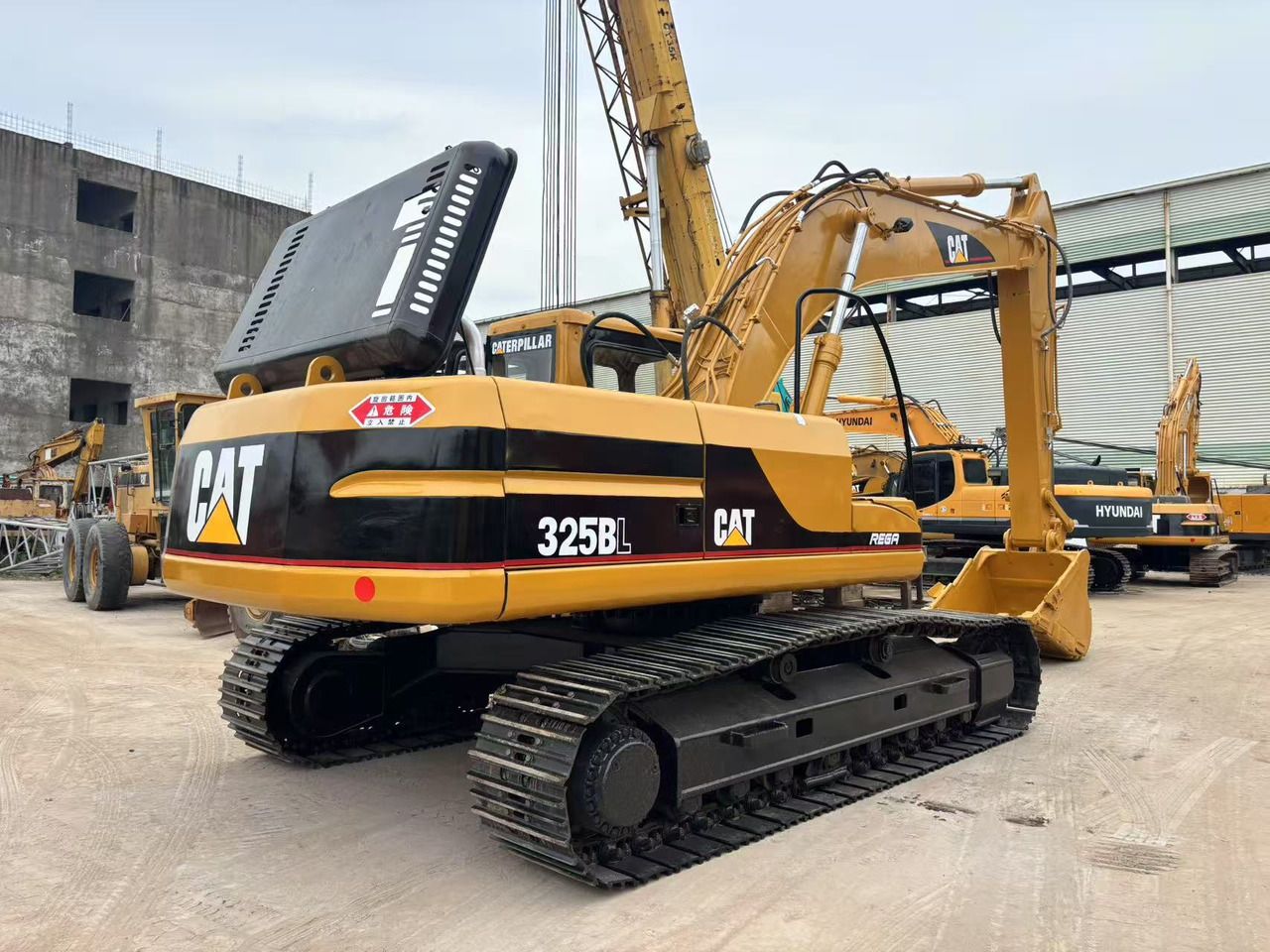2020 Caterpillar 325BL crawler excavator, rear three-quarter view