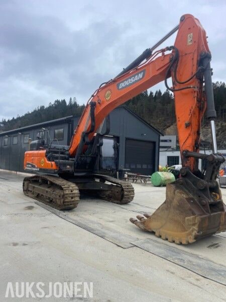 2018 Doosan DX380LC-5 crawler excavator, side view 2018 Doosan DX380LC-5 crawler excavator, side view