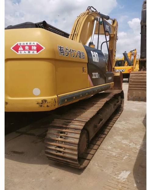 2020 Caterpillar 323D2L crawler excavator rear three-quarter view