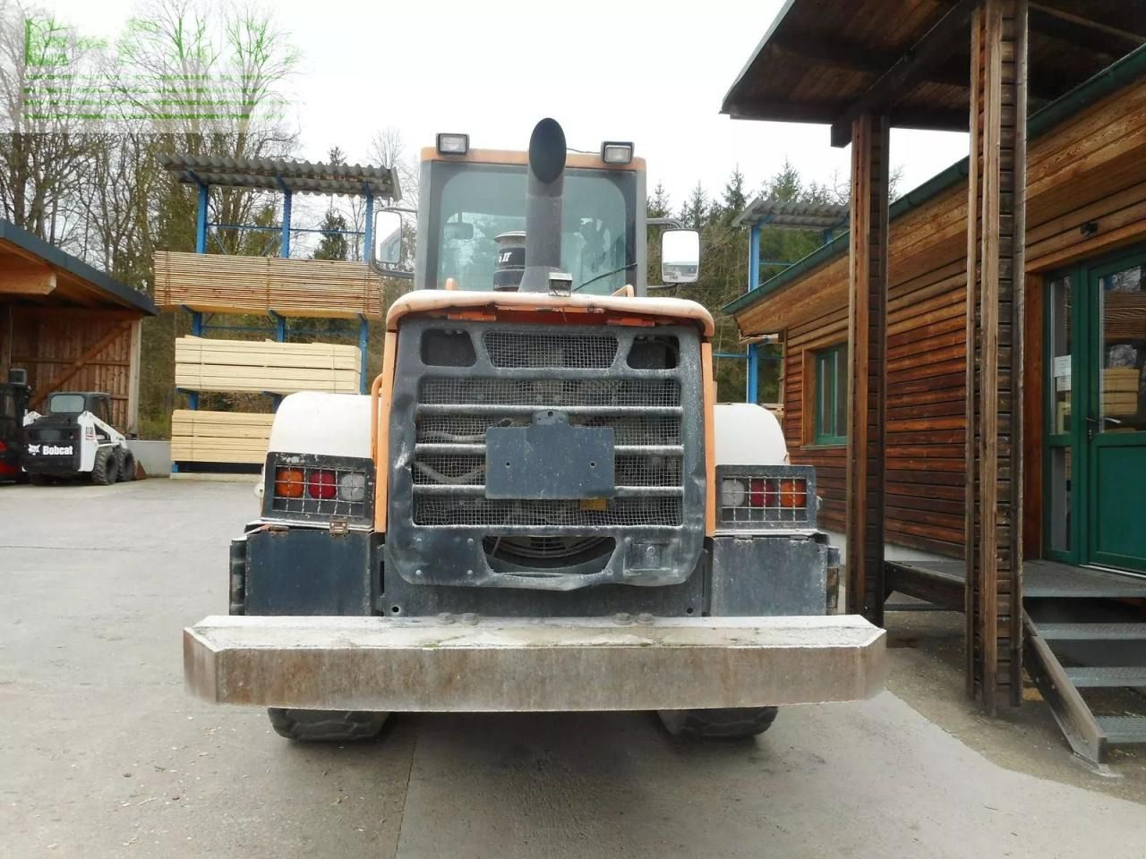 2010 Doosan DL200 wheel loader, front view 2010 Doosan DL200 wheel loader, front view