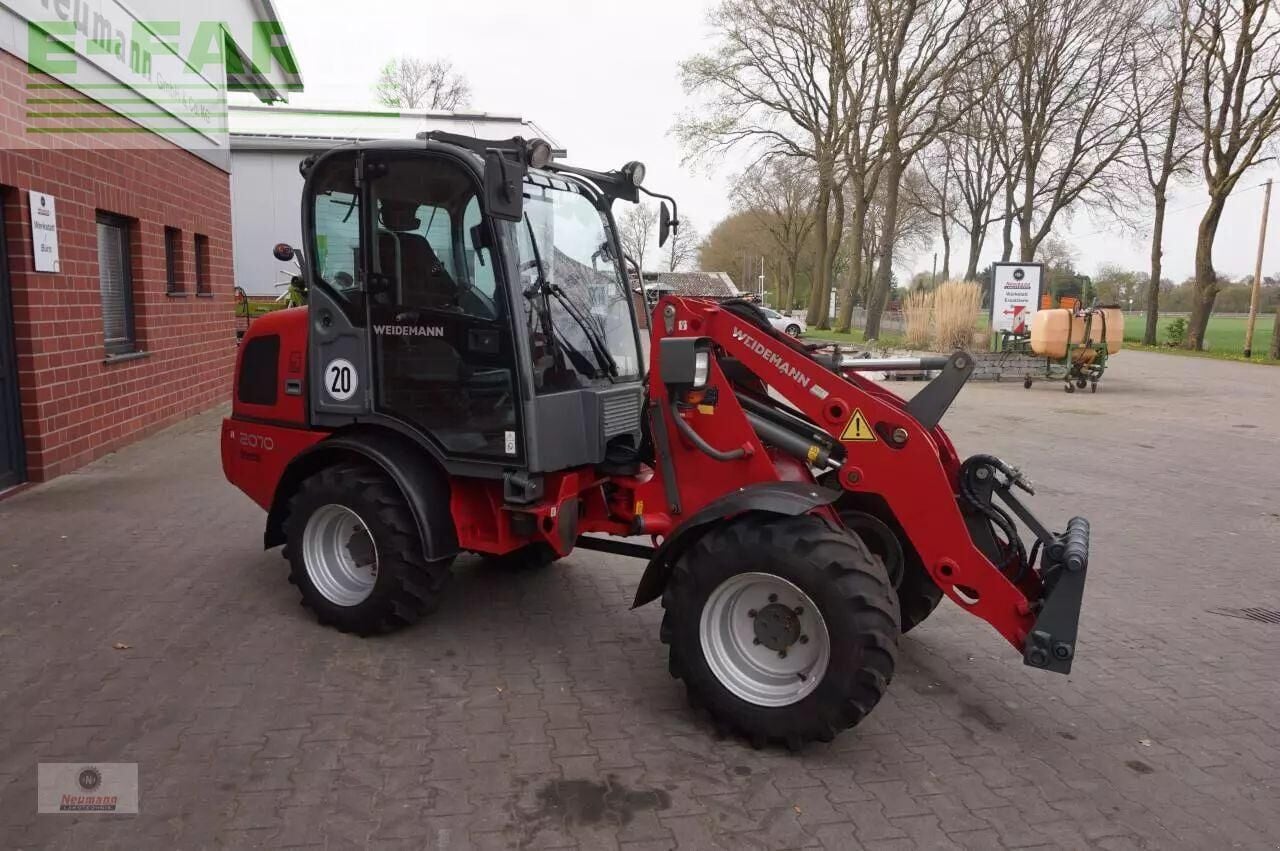 2012 Weidemann 2070 CX 80 wheel loader, side view