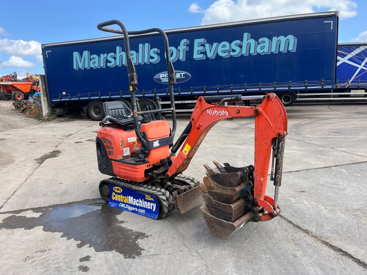 2015 Kubota 008-3 mini excavator, side view