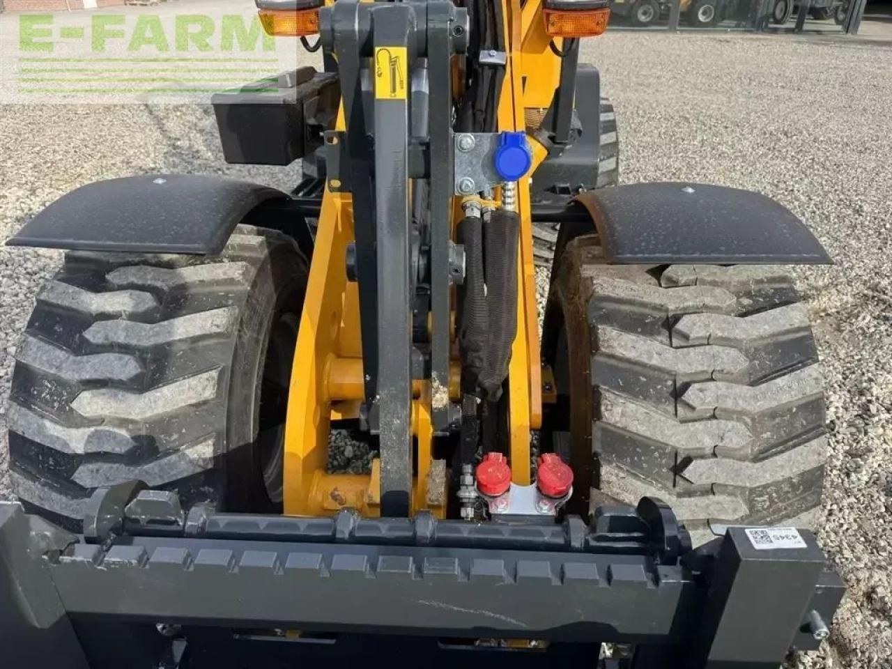 2025 Schäffer 2430S ELITE mini excavator front view of loader arm and attachment plate 2025 Schäffer 2430S ELITE mini excavator front view of loader arm and attachment plate
