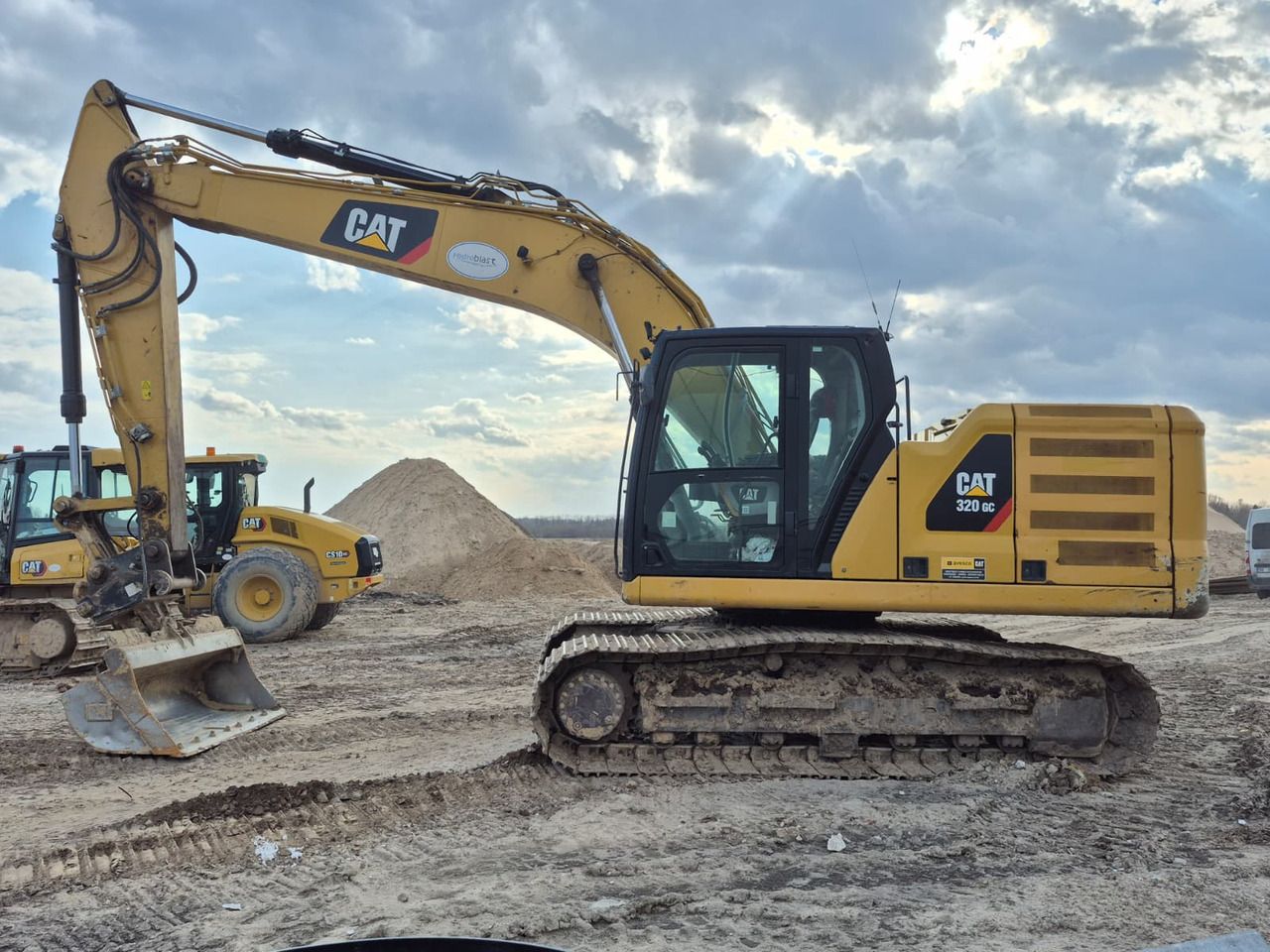 2018 Caterpillar 320GC crawler excavator, side view
