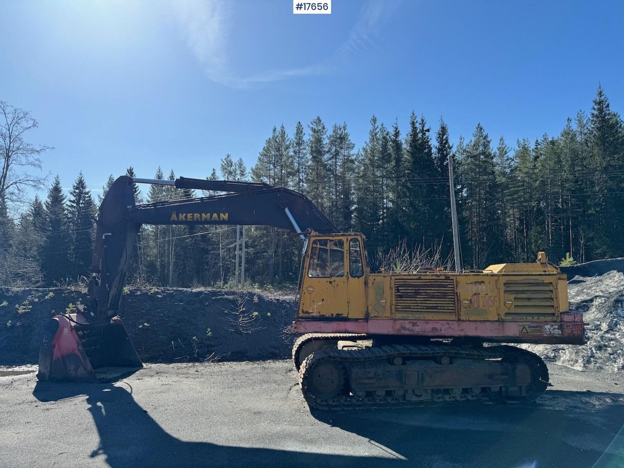 1978 Åkerman H16C crawler excavator, side view