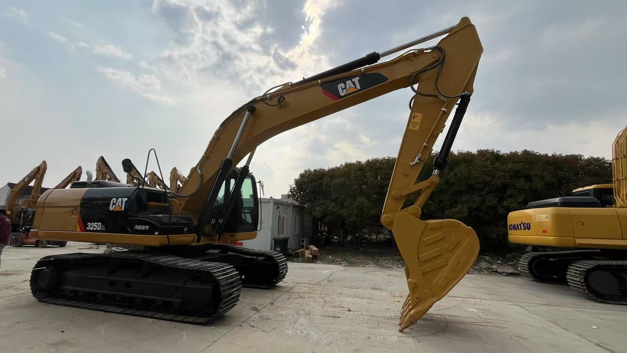 2023 Caterpillar 325D crawler excavator, side view