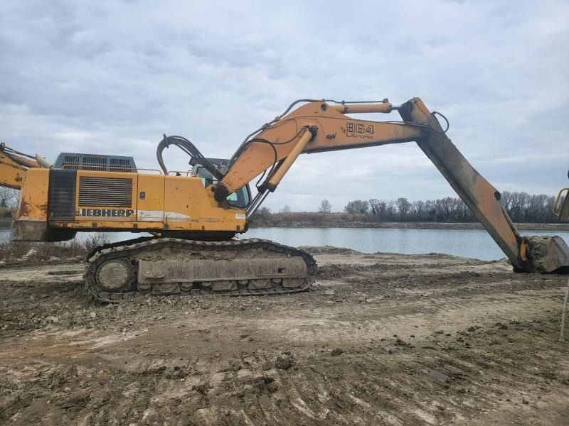 2006 Liebherr R964B crawler excavator, side profile view